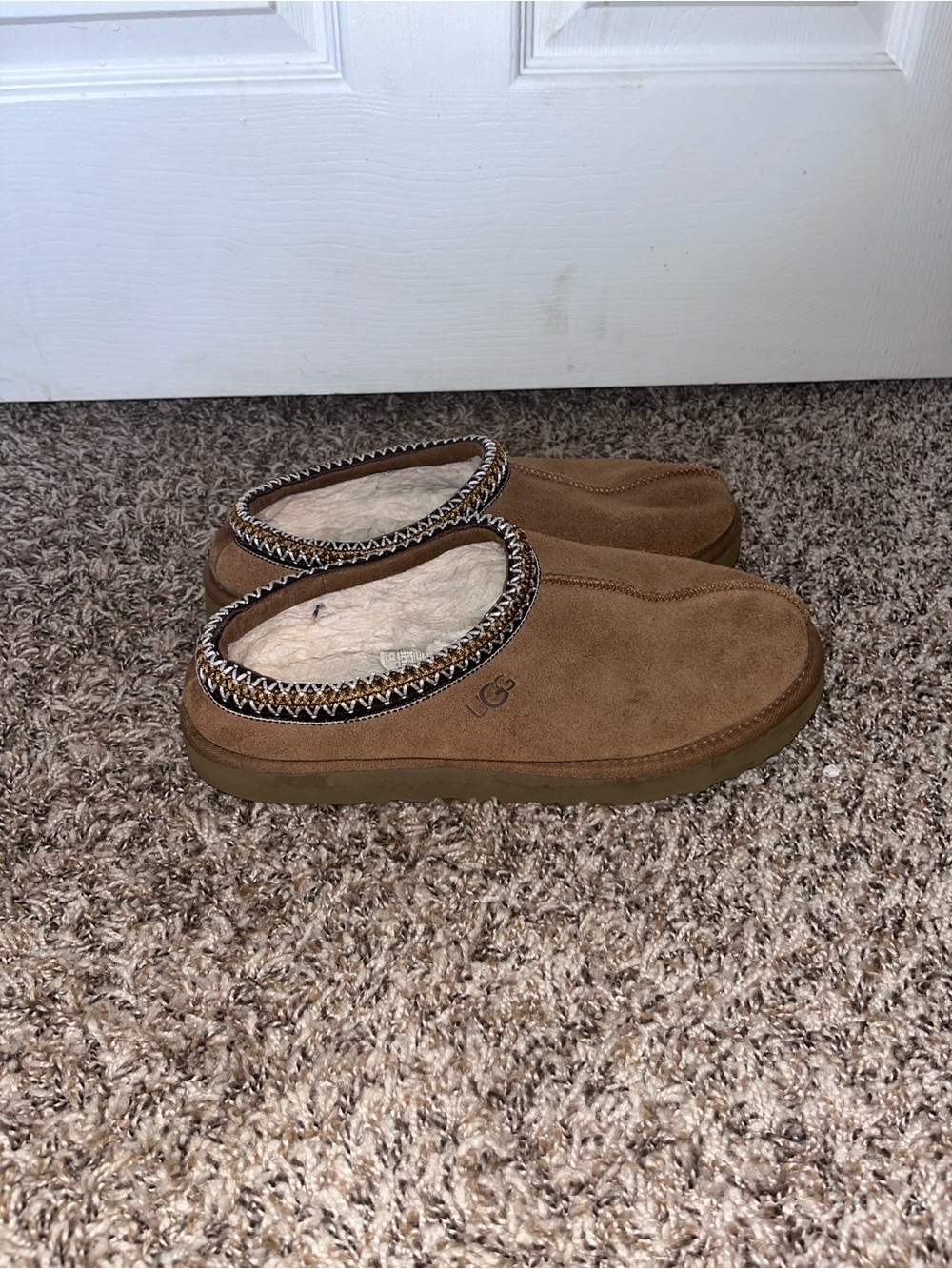 UGG Tasman embroidered shearling slippers shoes size 11 Women’s - Picture 2 of 9